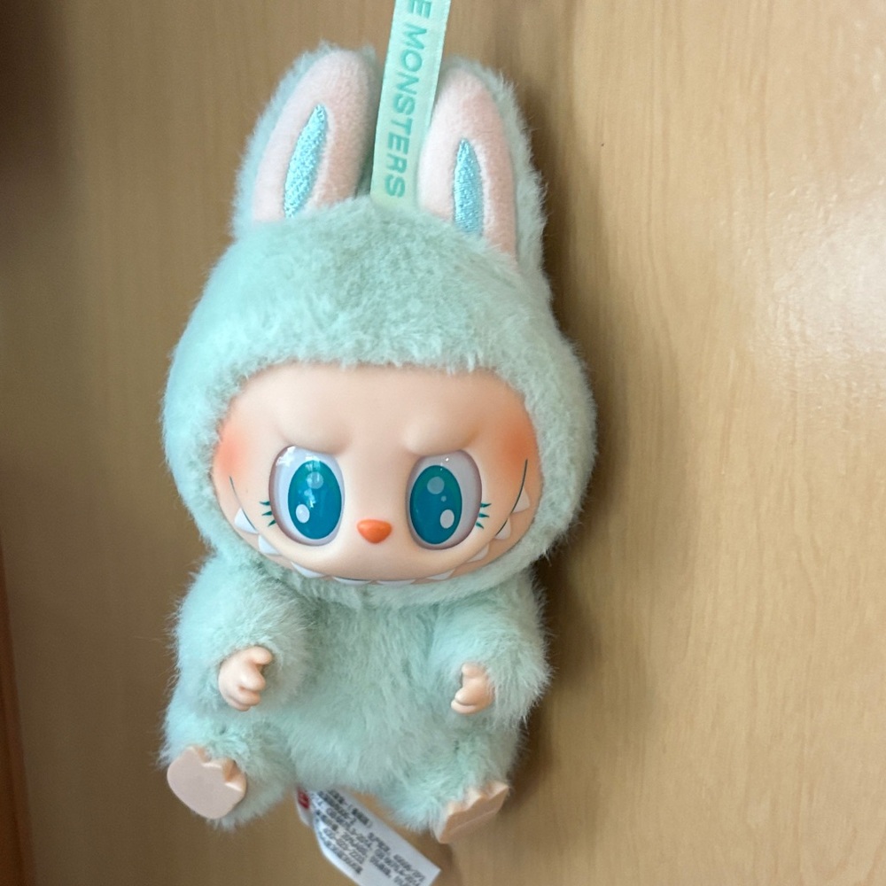 Labubu The Monsters "Have A Seat" NO BOX